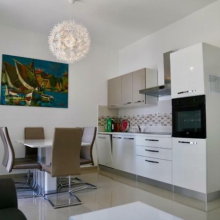 Sesar Apartments Krk - No. 1 Iva Krk Town Exteriér fotografie