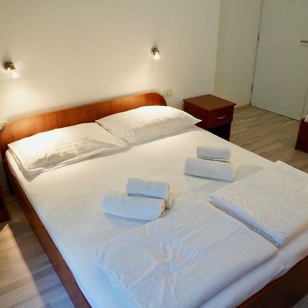 Sesar Apartments Krk - No. 1 Iva Krk Town Exteriér fotografie